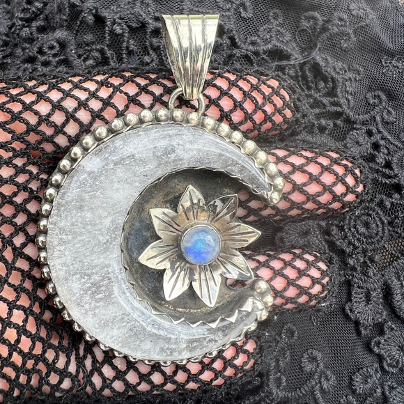 LARGE QUARTZ CRYSTAL CRESCENT MOON PENDANT - Picture 7 of 9